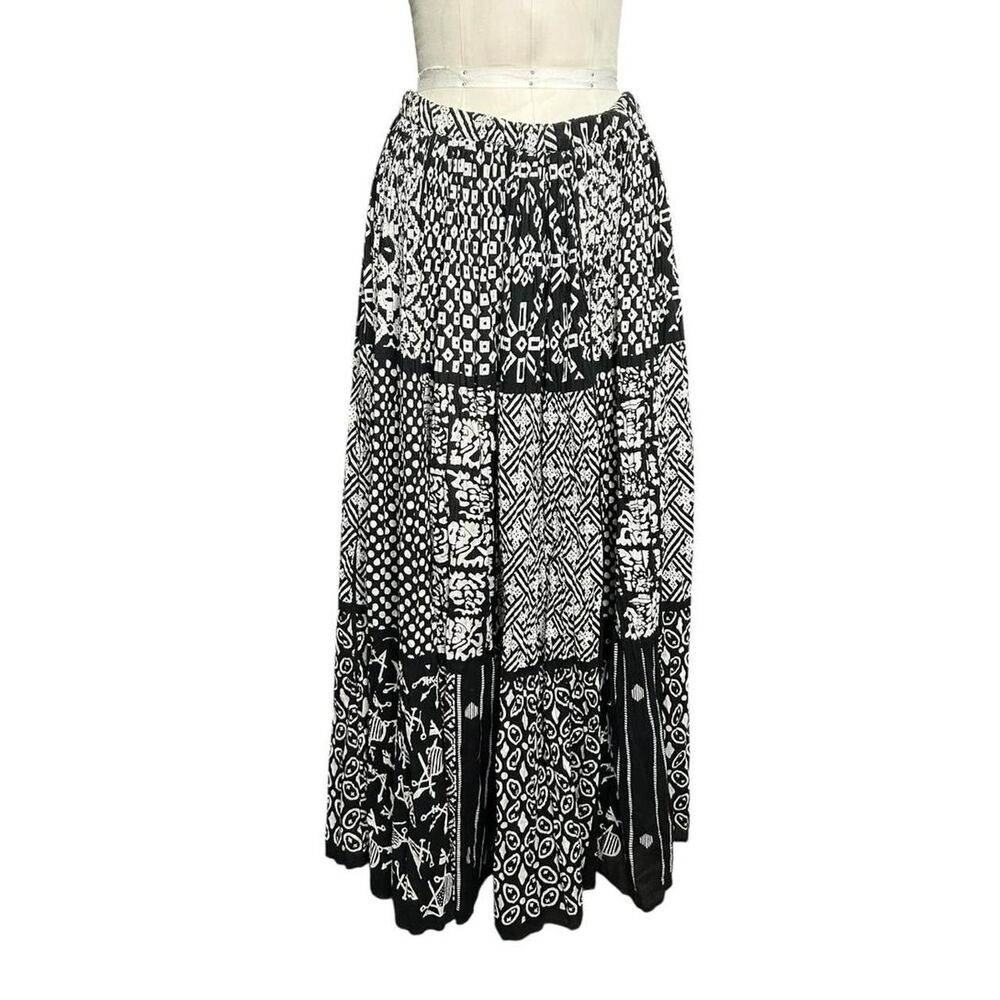 Le-mieux Women's Black and White Skirt